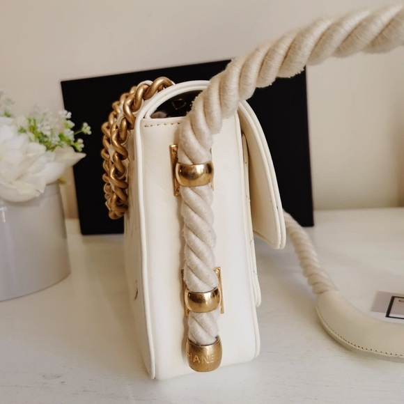 CHANEL Crinkled Calfskin Rope Flap White - Picture 2 of 9